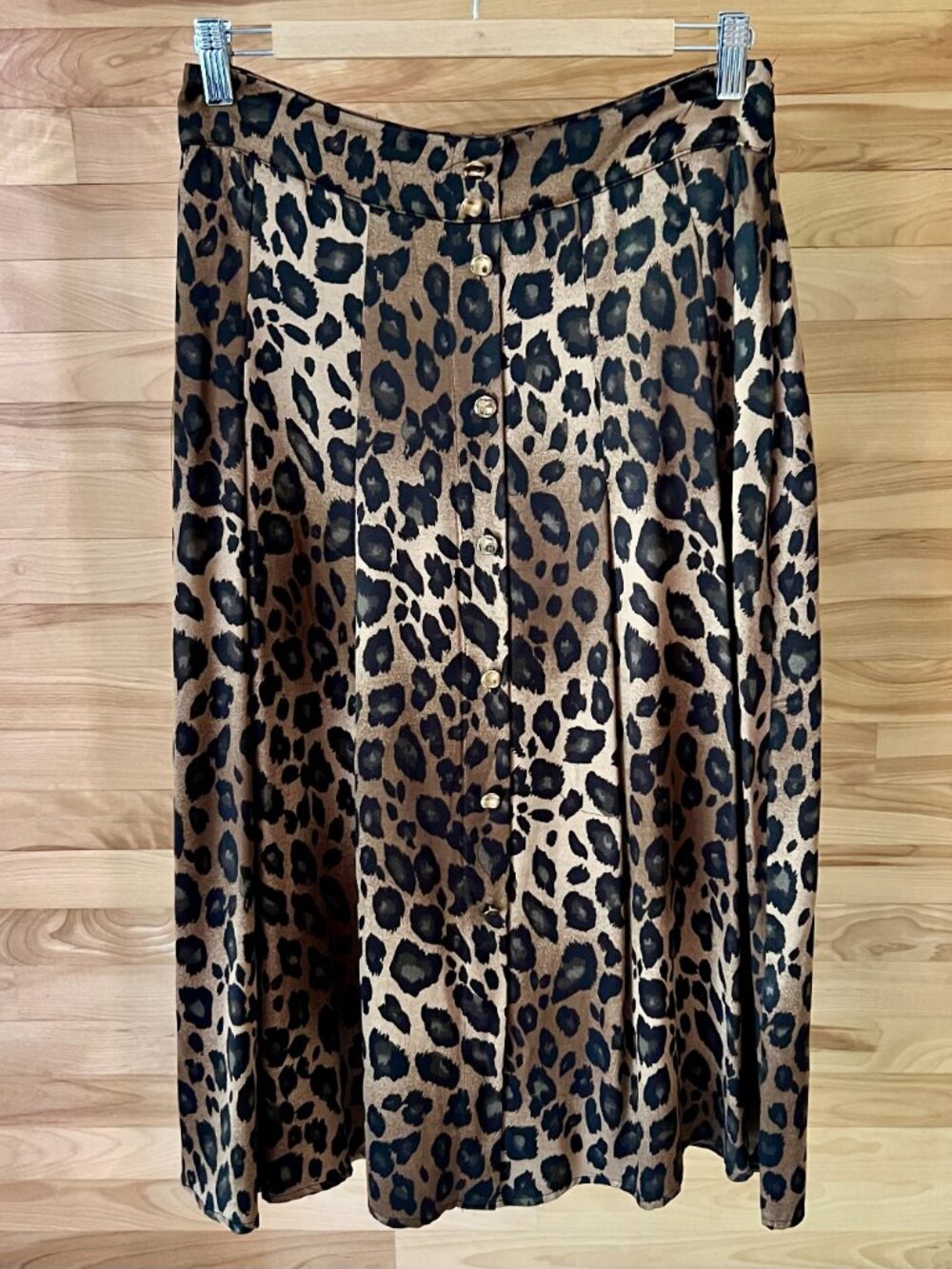 ✨ Leopard Print Flowy Midi Skirt – Size M ✨